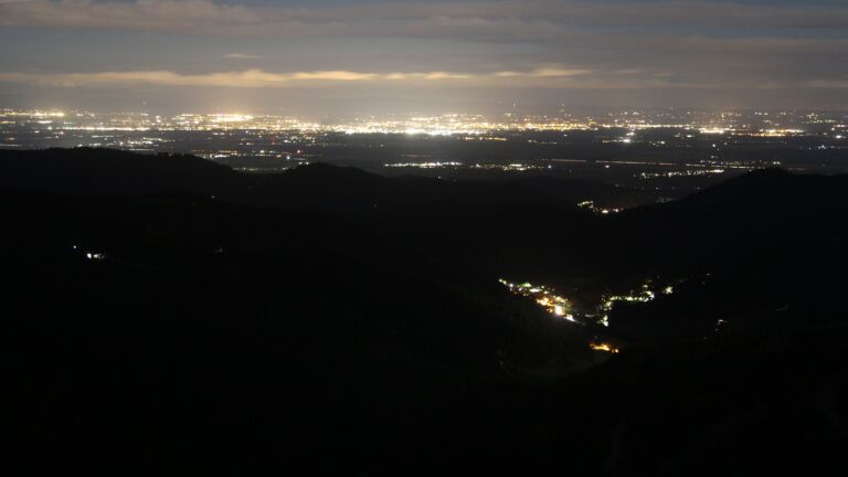 Dieses Bild zeigt eine Webcam-Aufnahme vom Achertal, aufgenommen am Donnerstag, den 11.09.2025 um 23:00 Uhr. Die Temperatur betrug 10.4°C.