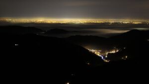 Dieses Bild zeigt eine Webcam-Aufnahme vom Achertal, aufgenommen am Sonntag, den 21.12.2025 um 20:30 Uhr. Die Temperatur betrug 8.8°C.