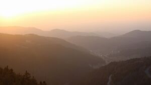 Dieses Bild zeigt eine Webcam-Aufnahme vom Achertal, aufgenommen am Mittwoch, den 04.03.2026 um 18:00 Uhr. Die Temperatur betrug 7.4°C.