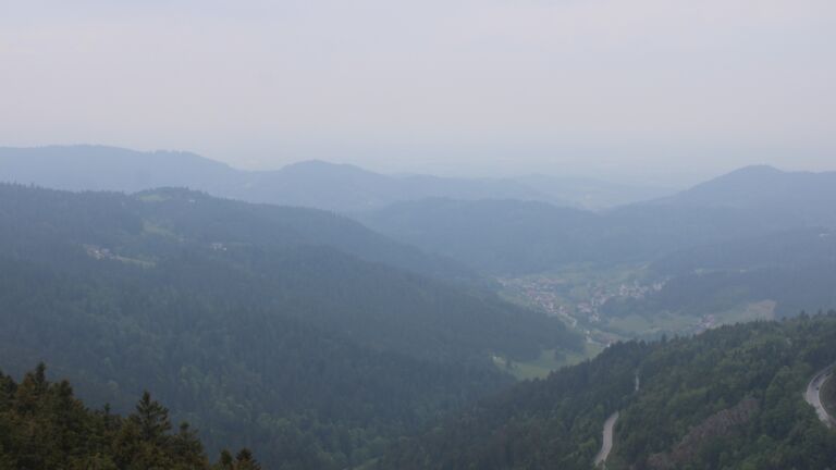 Dieses Bild zeigt eine Webcam-Aufnahme vom Achertal, aufgenommen am Sonntag, den 10.05.2026 um 17:10 Uhr. Die Temperatur betrug 13.9°C.