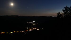 Dieses Bild zeigt eine Webcam-Aufnahme vom Achertal, aufgenommen am Freitag, den 18.09.2026 um 20:40 Uhr. Die Temperatur betrug 13°C.