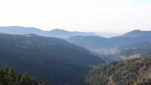 Dieses Bild zeigt eine Webcam-Aufnahme vom Achertal, aufgenommen am Freitag, den 12.12.2025 um 14:30 Uhr. Die Temperatur betrug 10.7°C.