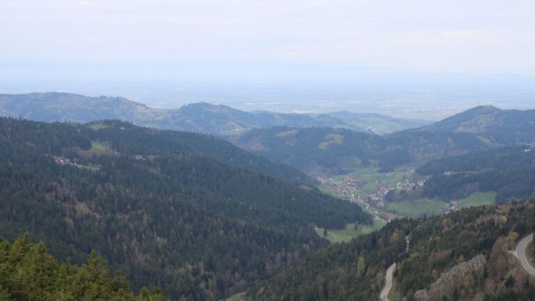 Dieses Bild zeigt eine Webcam-Aufnahme vom Achertal, aufgenommen am Donnerstag, den 16.04.2026 um 09:30 Uhr. Die Temperatur betrug 9.6°C.