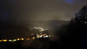 Dieses Bild zeigt eine Webcam-Aufnahme vom Achertal, aufgenommen am Freitag, den 12.06.2026 um 03:20 Uhr. Die Temperatur betrug 8.6°C.