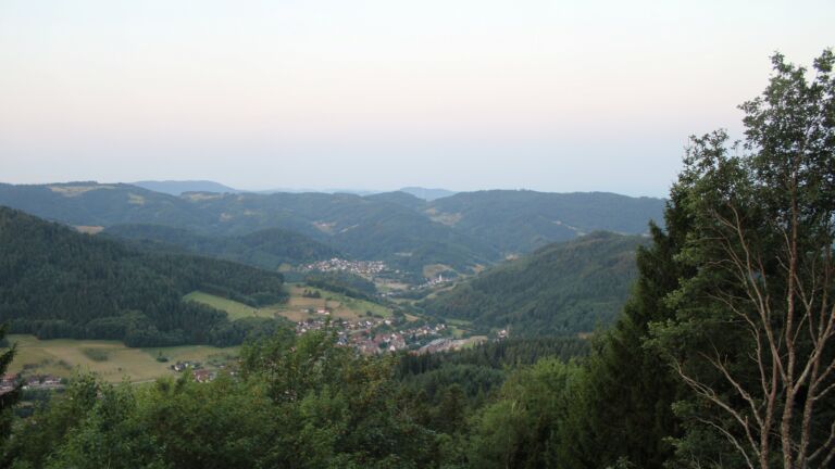 Dieses Bild zeigt eine Webcam-Aufnahme vom Achertal, aufgenommen am Donnerstag, den 30.07.2026 um 06:10 Uhr. Die Temperatur betrug 26°C.