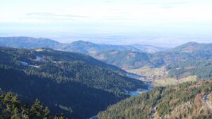 Dieses Bild zeigt eine Webcam-Aufnahme vom Achertal, aufgenommen am Mittwoch, den 19.11.2025 um 11:30 Uhr. Die Temperatur betrug 0.1°C.