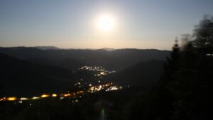 Dieses Bild zeigt eine Webcam-Aufnahme vom Achertal, aufgenommen am Mittwoch, den 29.07.2026 um 04:10 Uhr. Die Temperatur betrug 22.9°C.