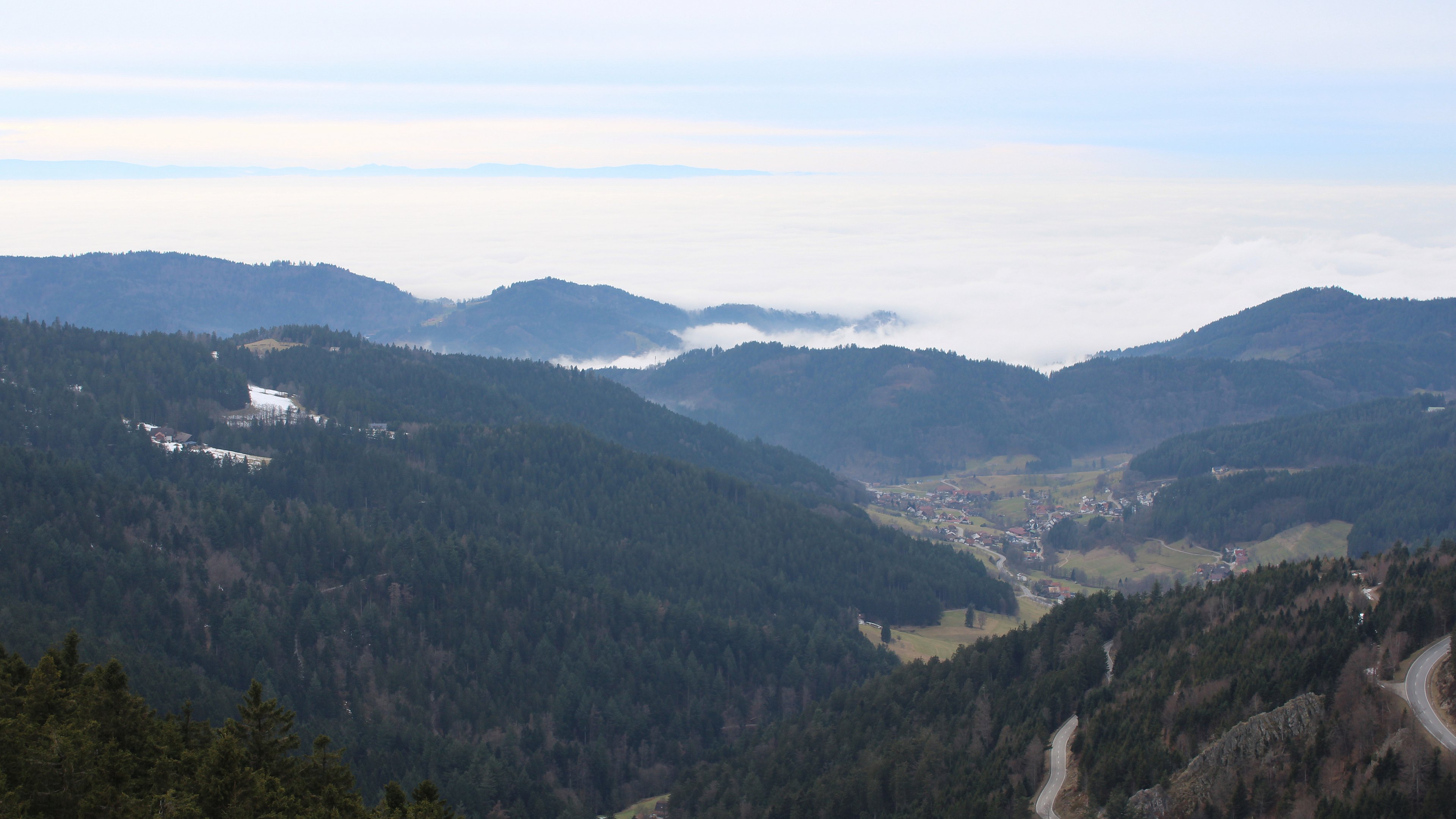 Dieses Bild zeigt eine Webcam-Aufnahme vom Achertal, aufgenommen am Mittwoch, den 04.02.2026 um 15:00 Uhr. Die Temperatur betrug 2.1°C.