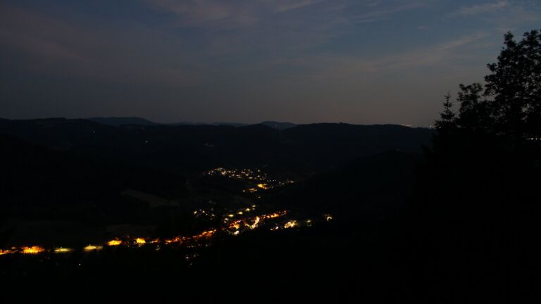 Dieses Bild zeigt eine Webcam-Aufnahme vom Achertal, aufgenommen am Sonntag, den 21.06.2026 um 22:50 Uhr. Die Temperatur betrug 26.6°C.