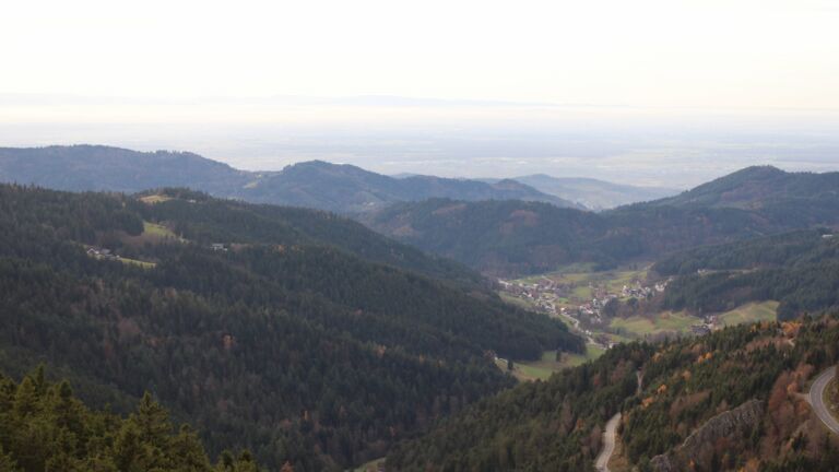 Dieses Bild zeigt eine Webcam-Aufnahme vom Achertal, aufgenommen am Mittwoch, den 12.11.2025 um 15:50 Uhr. Die Temperatur betrug 12.5°C.