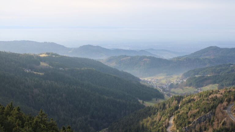 Dieses Bild zeigt eine Webcam-Aufnahme vom Achertal, aufgenommen am Samstag, den 20.12.2025 um 15:00 Uhr. Die Temperatur betrug 9.6°C.