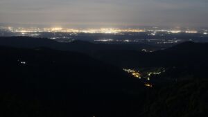 Dieses Bild zeigt eine Webcam-Aufnahme vom Achertal, aufgenommen am Samstag, den 02.05.2026 um 04:40 Uhr. Die Temperatur betrug 13.5°C.