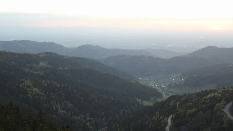 Dieses Bild zeigt eine Webcam-Aufnahme vom Achertal, aufgenommen am Montag, den 20.04.2026 um 20:30 Uhr. Die Temperatur betrug 5.1°C.