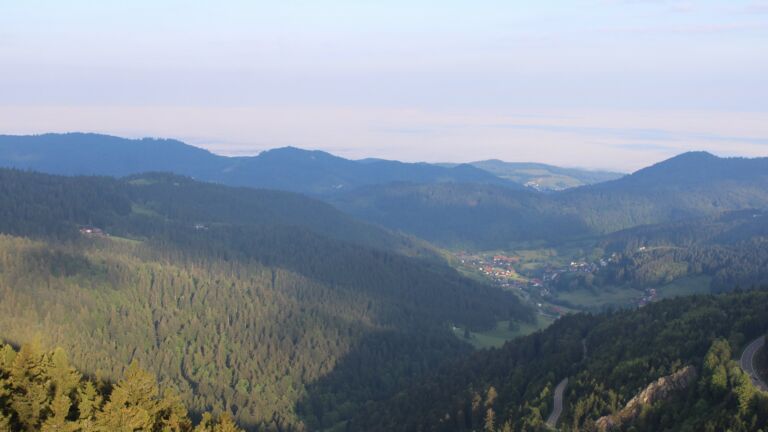 Dieses Bild zeigt eine Webcam-Aufnahme vom Achertal, aufgenommen am Freitag, den 08.05.2026 um 07:20 Uhr. Die Temperatur betrug 6.9°C.