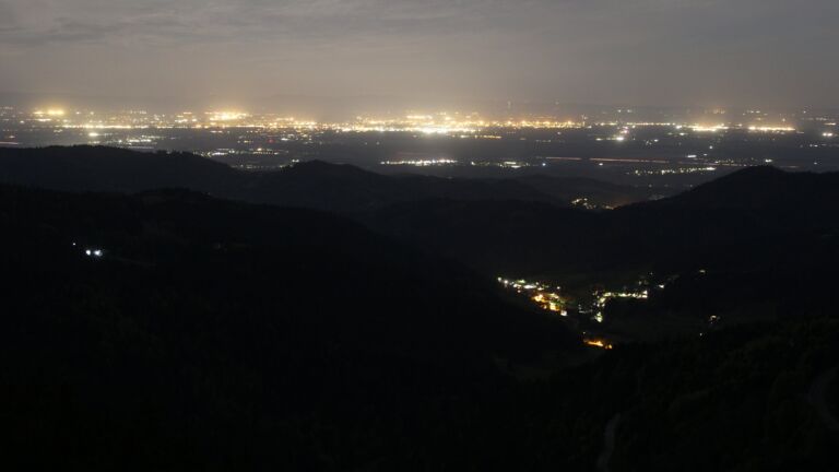 Dieses Bild zeigt eine Webcam-Aufnahme vom Achertal, aufgenommen am Mittwoch, den 29.04.2026 um 03:00 Uhr. Die Temperatur betrug 7.8°C.