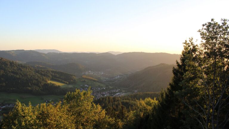 Dieses Bild zeigt eine Webcam-Aufnahme vom Achertal, aufgenommen am Dienstag, den 22.09.2026 um 19:00 Uhr. Die Temperatur betrug 17.2°C.