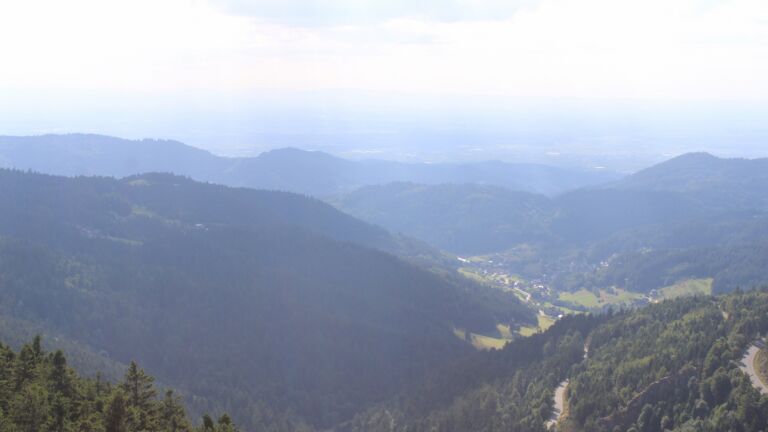 Dieses Bild zeigt eine Webcam-Aufnahme vom Achertal, aufgenommen am Donnerstag, den 17.07.2025 um 17:50 Uhr. Die Temperatur betrug 15.8°C.