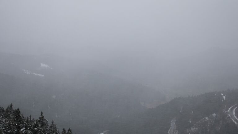 Dieses Bild zeigt eine Webcam-Aufnahme vom Achertal, aufgenommen am Dienstag, den 27.01.2026 um 16:10 Uhr. Die Temperatur betrug 0.6°C.