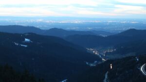 Dieses Bild zeigt eine Webcam-Aufnahme vom Achertal, aufgenommen am Donnerstag, den 15.01.2026 um 17:40 Uhr. Die Temperatur betrug 5.5°C.