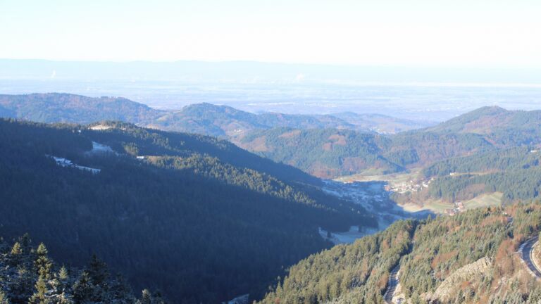 Dieses Bild zeigt eine Webcam-Aufnahme vom Achertal, aufgenommen am Dienstag, den 18.11.2025 um 09:50 Uhr. Die Temperatur betrug 0.1°C.