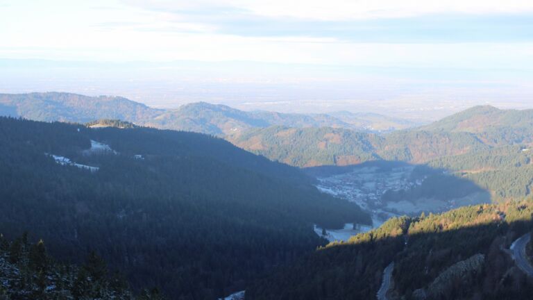 Dieses Bild zeigt eine Webcam-Aufnahme vom Achertal, aufgenommen am Mittwoch, den 19.11.2025 um 09:00 Uhr. Die Temperatur betrug -2.6°C.