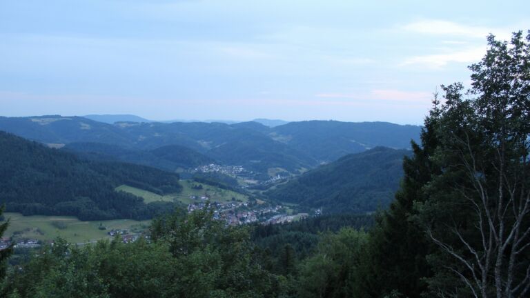 Dieses Bild zeigt eine Webcam-Aufnahme vom Achertal, aufgenommen am Mittwoch, den 22.07.2026 um 21:20 Uhr. Die Temperatur betrug 18.6°C.