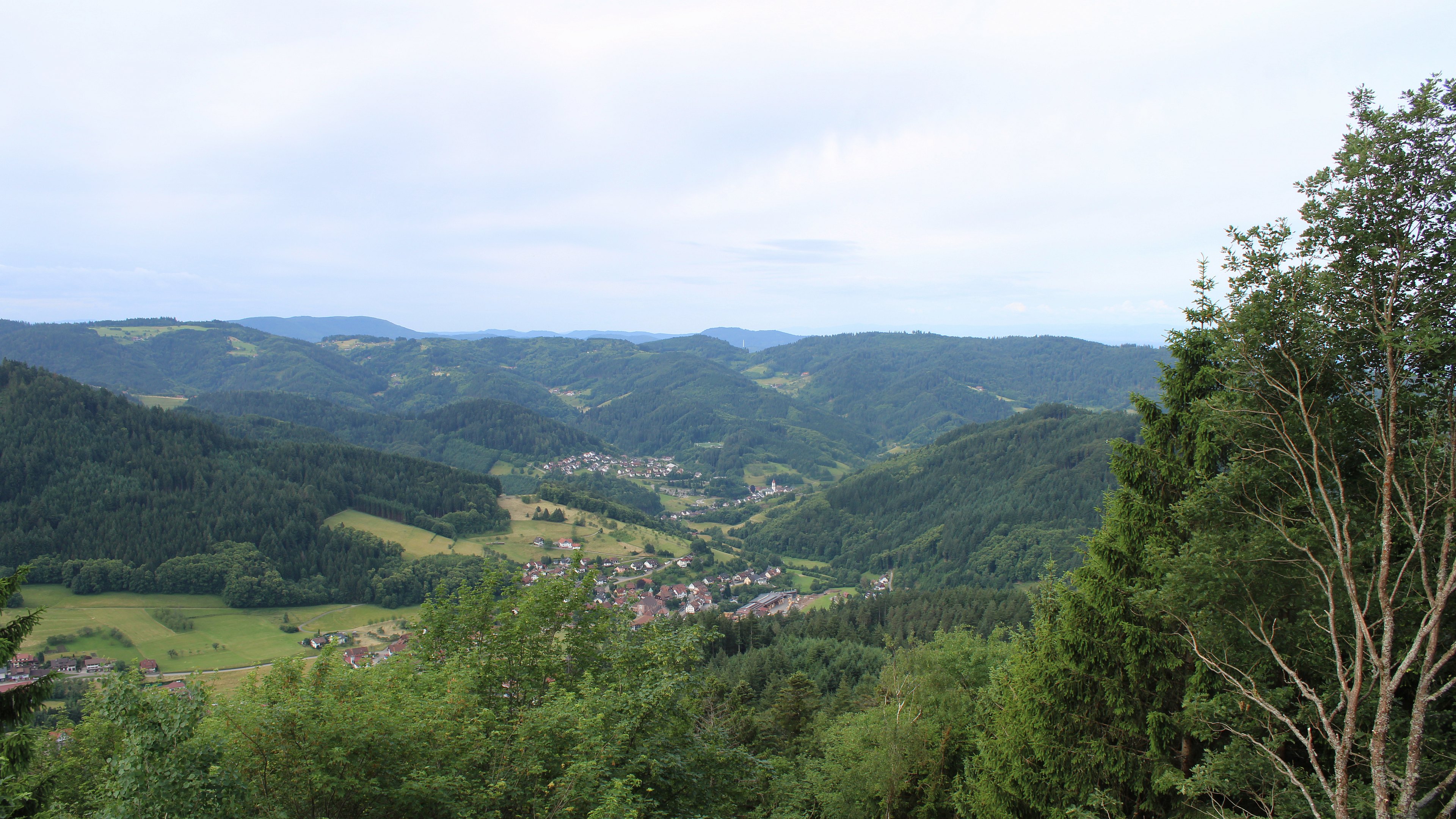 Dieses Bild zeigt eine Webcam-Aufnahme vom Achertal, aufgenommen am Mittwoch, den 10.06.2026 um 09:20 Uhr. Die Temperatur betrug 13°C.