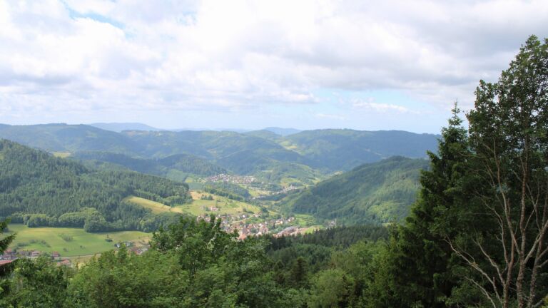 Dieses Bild zeigt eine Webcam-Aufnahme vom Achertal, aufgenommen am Samstag, den 13.06.2026 um 10:40 Uhr. Die Temperatur betrug 17.2°C.