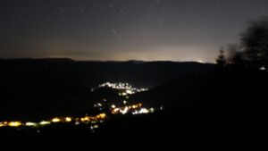 Dieses Bild zeigt eine Webcam-Aufnahme vom Achertal, aufgenommen am Freitag, den 24.07.2026 um 03:00 Uhr. Die Temperatur betrug 13.9°C.