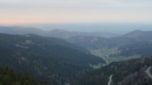 Dieses Bild zeigt eine Webcam-Aufnahme vom Achertal, aufgenommen am Donnerstag, den 16.04.2026 um 06:50 Uhr. Die Temperatur betrug 7.4°C.