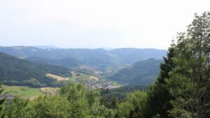Dieses Bild zeigt eine Webcam-Aufnahme vom Achertal, aufgenommen am Freitag, den 19.06.2026 um 17:50 Uhr. Die Temperatur betrug 36.9°C.