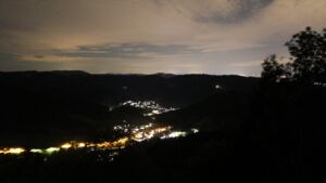 Dieses Bild zeigt eine Webcam-Aufnahme vom Achertal, aufgenommen am Dienstag, den 15.09.2026 um 23:30 Uhr. Die Temperatur betrug 21.9°C.