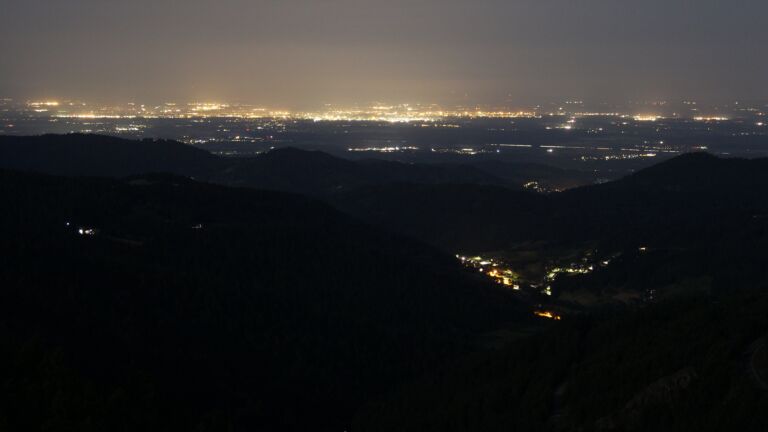 Dieses Bild zeigt eine Webcam-Aufnahme vom Achertal, aufgenommen am Dienstag, den 17.06.2025 um 03:40 Uhr. Die Temperatur betrug 11.6°C.