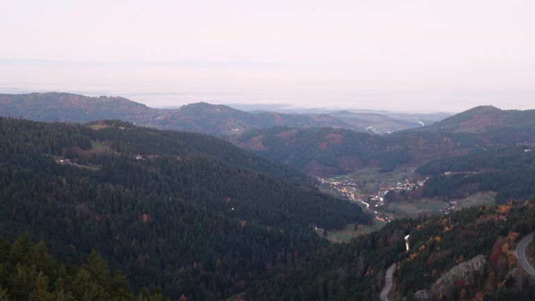 Dieses Bild zeigt eine Webcam-Aufnahme vom Achertal, aufgenommen am Donnerstag, den 06.11.2025 um 06:50 Uhr. Die Temperatur betrug 9.7°C.