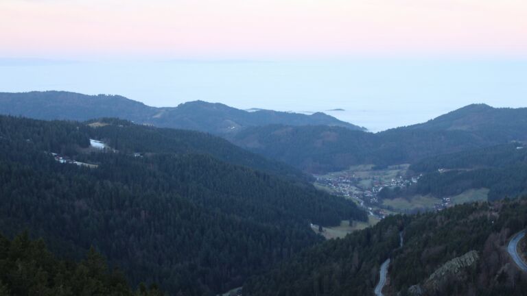 Dieses Bild zeigt eine Webcam-Aufnahme vom Achertal, aufgenommen am Sonntag, den 08.02.2026 um 07:50 Uhr. Die Temperatur betrug 2.5°C.