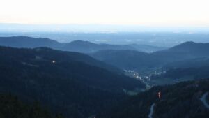 Dieses Bild zeigt eine Webcam-Aufnahme vom Achertal, aufgenommen am Donnerstag, den 09.04.2026 um 20:40 Uhr. Die Temperatur betrug 13.2°C.