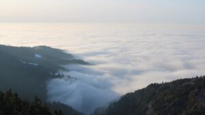 Dieses Bild zeigt eine Webcam-Aufnahme vom Achertal, aufgenommen am Sonntag, den 18.01.2026 um 16:00 Uhr. Die Temperatur betrug 4.6°C.