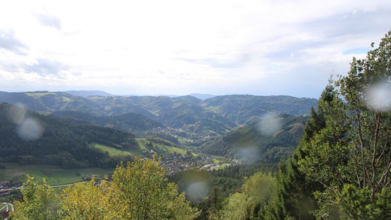 Dieses Bild zeigt eine Webcam-Aufnahme vom Achertal, aufgenommen am Freitag, den 23.10.2026 um 14:00 Uhr. Die Temperatur betrug 10.1°C.