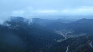 Dieses Bild zeigt eine Webcam-Aufnahme vom Achertal, aufgenommen am Samstag, den 01.11.2025 um 17:20 Uhr. Die Temperatur betrug 10.1°C.