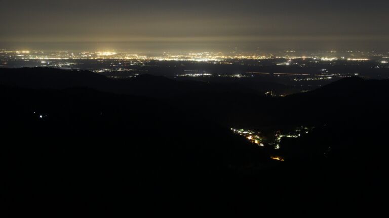 Dieses Bild zeigt eine Webcam-Aufnahme vom Achertal, aufgenommen am Montag, den 20.04.2026 um 05:00 Uhr. Die Temperatur betrug 3.4°C.