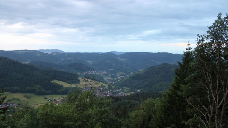 Dieses Bild zeigt eine Webcam-Aufnahme vom Achertal, aufgenommen am Montag, den 08.06.2026 um 21:20 Uhr. Die Temperatur betrug 15.5°C.