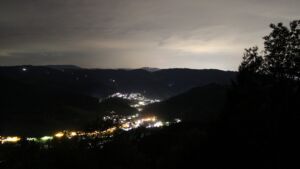Dieses Bild zeigt eine Webcam-Aufnahme vom Achertal, aufgenommen am Mittwoch, den 07.10.2026 um 20:20 Uhr. Die Temperatur betrug 18°C.