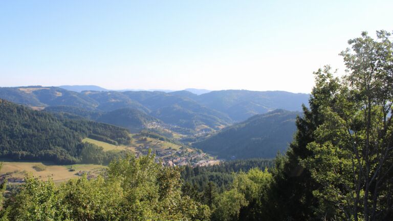 Dieses Bild zeigt eine Webcam-Aufnahme vom Achertal, aufgenommen am Donnerstag, den 13.08.2026 um 18:30 Uhr. Die Temperatur betrug 37.4°C.