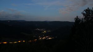 Dieses Bild zeigt eine Webcam-Aufnahme vom Achertal, aufgenommen am Dienstag, den 01.09.2026 um 05:50 Uhr. Die Temperatur betrug 13.1°C.