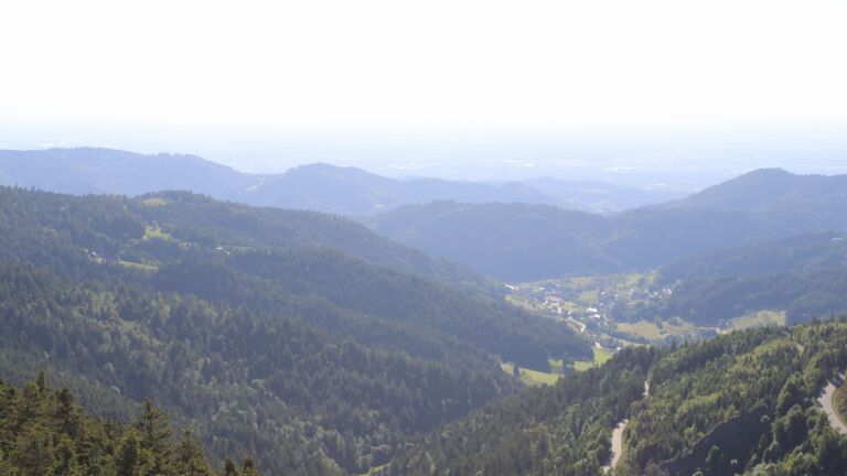 Dieses Bild zeigt eine Webcam-Aufnahme vom Achertal, aufgenommen am Freitag, den 30.05.2025 um 18:30 Uhr. Die Temperatur betrug 21.4°C.