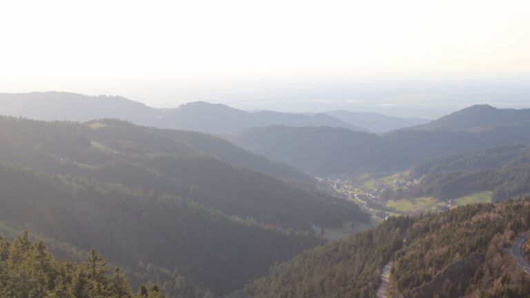 Dieses Bild zeigt eine Webcam-Aufnahme vom Achertal, aufgenommen am Freitag, den 27.02.2026 um 17:00 Uhr. Die Temperatur betrug 14.7°C.