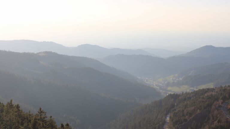 Dieses Bild zeigt eine Webcam-Aufnahme vom Achertal, aufgenommen am Donnerstag, den 26.02.2026 um 17:00 Uhr. Die Temperatur betrug 11.9°C.