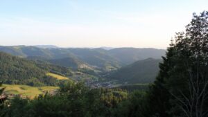 Dieses Bild zeigt eine Webcam-Aufnahme vom Achertal, aufgenommen am Sonntag, den 07.06.2026 um 20:30 Uhr. Die Temperatur betrug 18.9°C.