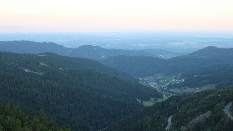 Dieses Bild zeigt eine Webcam-Aufnahme vom Achertal, aufgenommen am Freitag, den 19.09.2025 um 07:20 Uhr. Die Temperatur betrug 19.1°C.