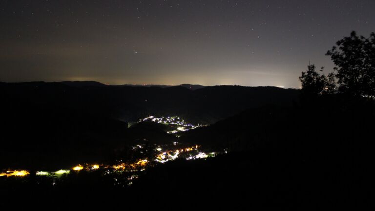Dieses Bild zeigt eine Webcam-Aufnahme vom Achertal, aufgenommen am Samstag, den 12.09.2026 um 03:30 Uhr. Die Temperatur betrug 14.3°C.